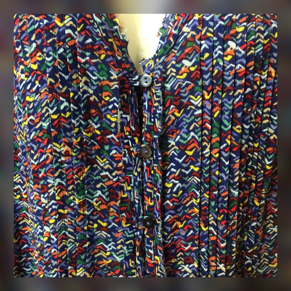 Multi colored blouse. - Picture 4 of 5